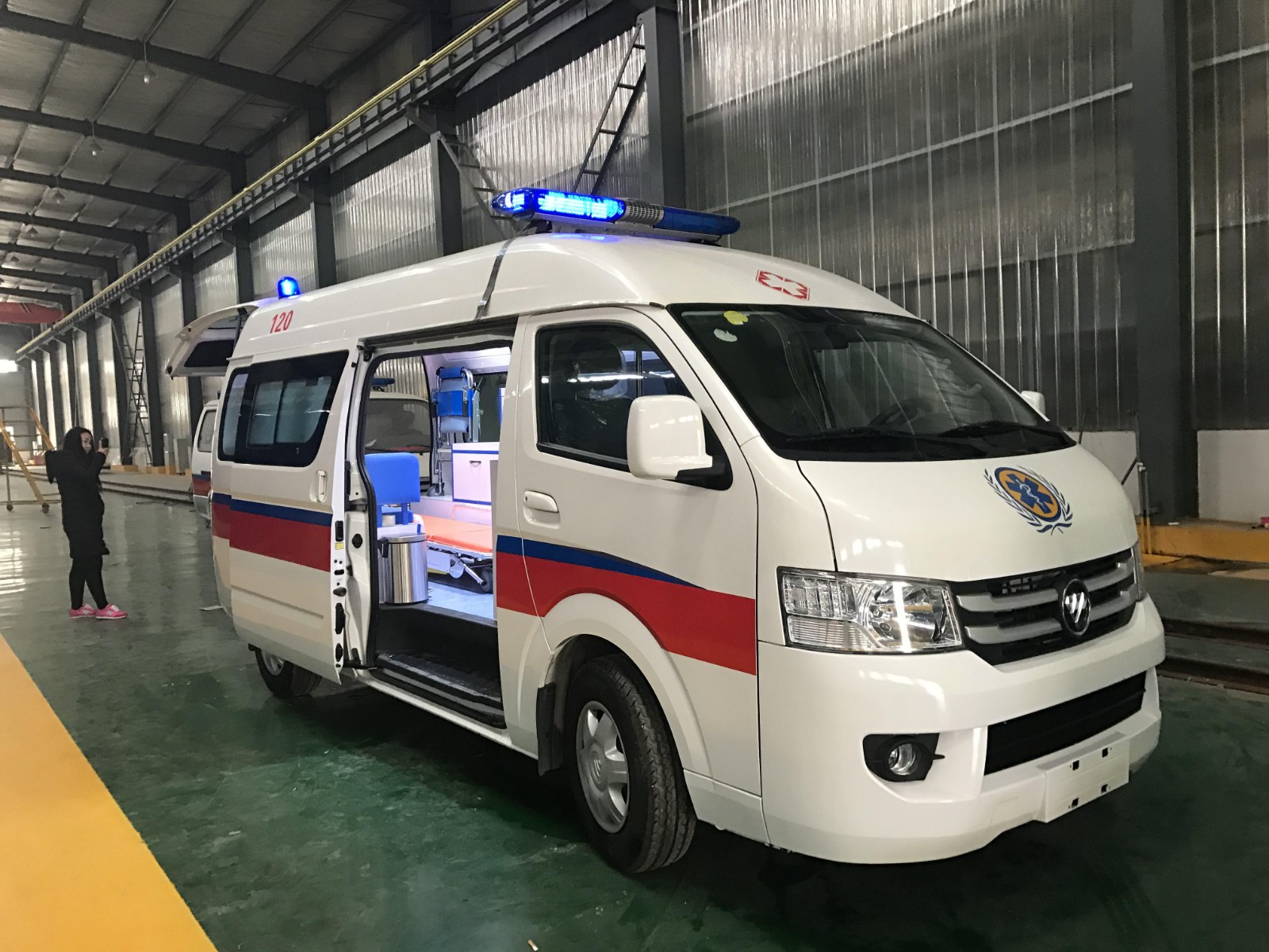 德钦县救护车转院